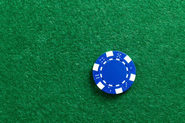 Our tangkasqq Reactoonz slot guide visual with casino table context
